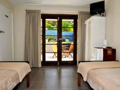Waikiki Beach Bed And Breakfast - Newcastle Accommodation 14