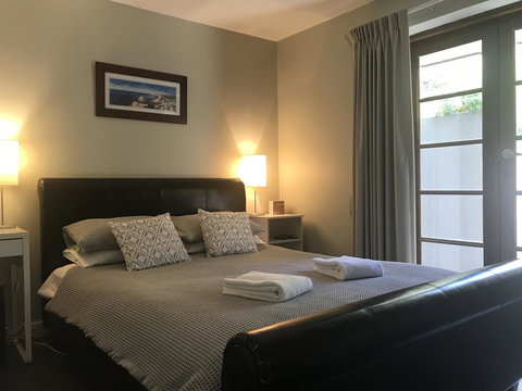 Waikiki Beach Bed And Breakfast - Newcastle Accommodation 2