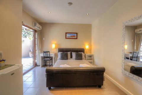 Waikiki Beach Bed And Breakfast - Newcastle Accommodation 7