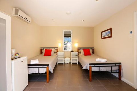 Waikiki Beach Bed And Breakfast - Newcastle Accommodation 6