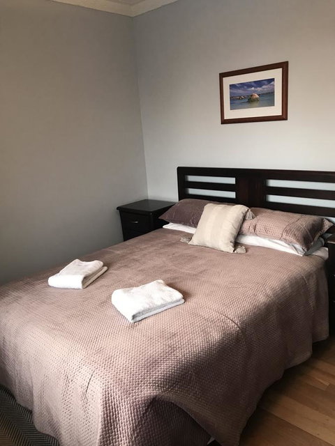 Waikiki Beach Bed And Breakfast - Newcastle Accommodation 3