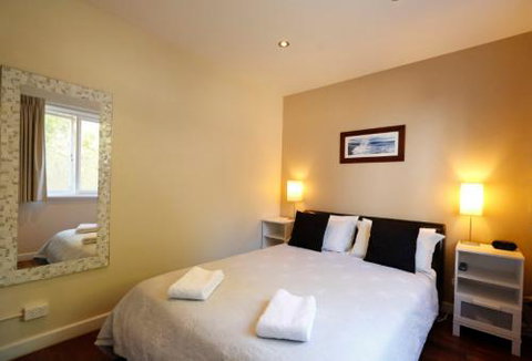 Waikiki Beach Bed And Breakfast - Newcastle Accommodation 4