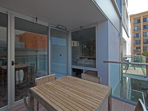 Astra Apartments Perth - Zenith - New Castle Tourism 3