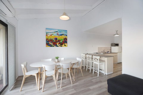 West Beach Lagoon 221 - Stylish Apartment! - Newcastle Accommodation 8