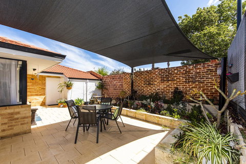 Scarborough Villa On Duke - Newcastle Accommodation 7