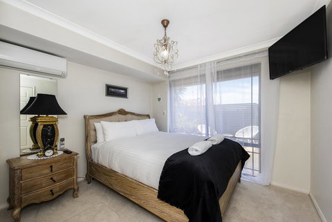 Scarborough Villa On Duke - Newcastle Accommodation 4