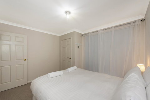 Scarborough Villa On Duke - Newcastle Accommodation 20