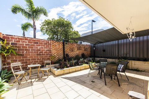 Scarborough Villa On Duke - Newcastle Accommodation 3