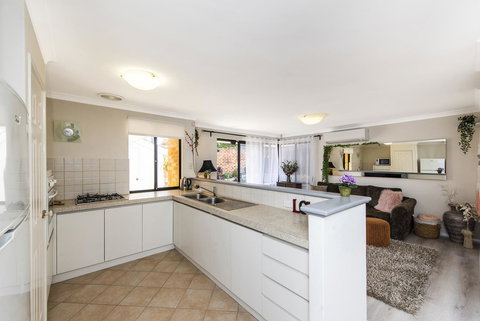Scarborough Villa On Duke - Newcastle Accommodation 17