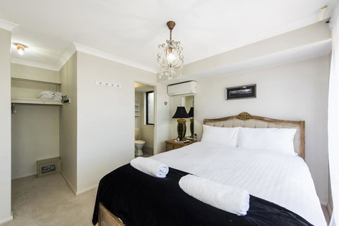Scarborough Villa On Duke - Newcastle Accommodation 0