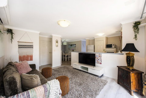 Scarborough Villa On Duke - Newcastle Accommodation 2