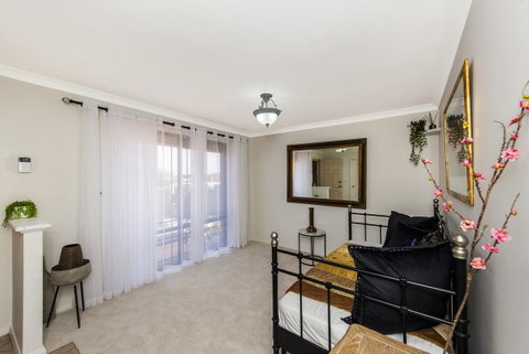 Scarborough Villa On Duke - Newcastle Accommodation 25
