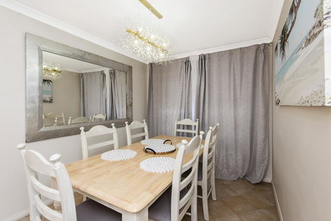 Scarborough Villa On Duke - Newcastle Accommodation 21