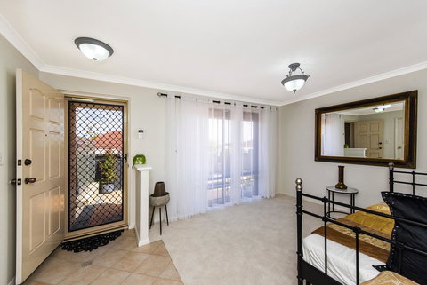 Scarborough Villa On Duke - Newcastle Accommodation 31