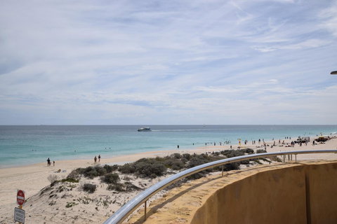 West Beach Lagoon 109 â€“ Amazing Location! - Newcastle Accommodation 21