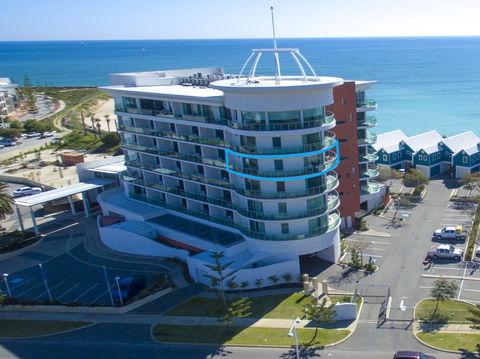 A 406 FANTASTIC OCEAN BEACH And MARINA VIEW APT - MANDURAH - Newcastle Accommodation 24