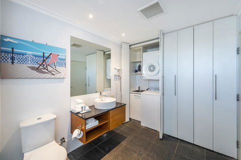 A 406 FANTASTIC OCEAN BEACH And MARINA VIEW APT - MANDURAH - Newcastle Accommodation 15
