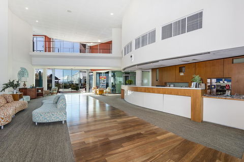 A 406 FANTASTIC OCEAN BEACH And MARINA VIEW APT - MANDURAH - Newcastle Accommodation 6