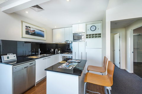 A 406 FANTASTIC OCEAN BEACH And MARINA VIEW APT - MANDURAH - Newcastle Accommodation 19
