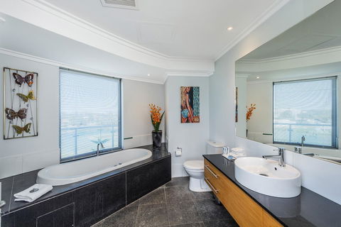 A 406 FANTASTIC OCEAN BEACH And MARINA VIEW APT - MANDURAH - Newcastle Accommodation 14