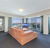 A 406 FANTASTIC OCEAN BEACH and MARINA VIEW APT AT SEASHELLS RESORT - Newcastle Accommodation