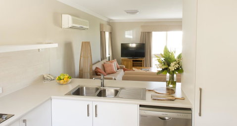 The Marina Hotel - Mindarie - Newcastle Accommodation 24