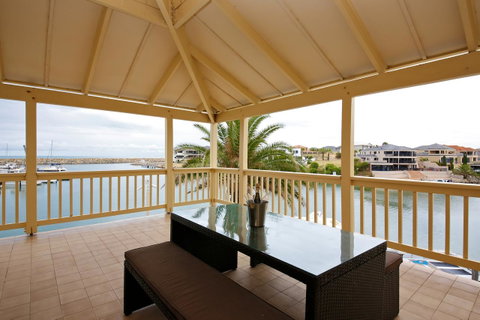The Marina Hotel - Mindarie - Newcastle Accommodation 7