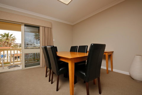 The Marina Hotel - Mindarie - Newcastle Accommodation 11