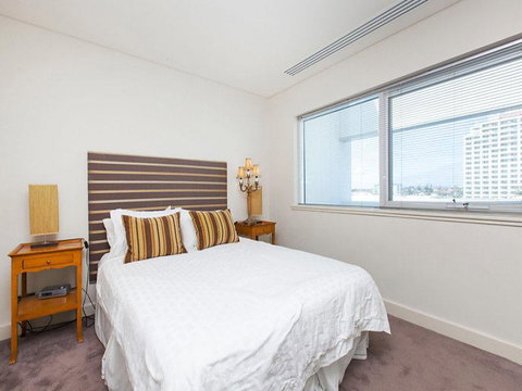 Beachfront Penthouse & Huge Terrace - Newcastle Accommodation 8
