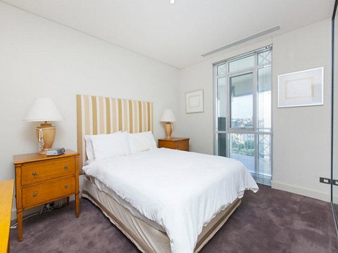Beachfront Penthouse & Huge Terrace - Newcastle Accommodation 6