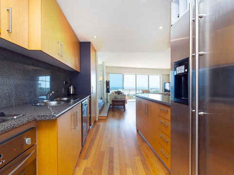 Beachfront Penthouse & Huge Terrace - Newcastle Accommodation 3