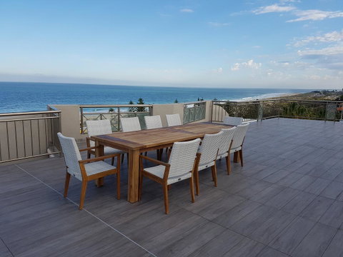 Beachfront Penthouse & Huge Terrace - Newcastle Accommodation 2