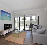 Modern Apartment Redcliffe near Perth Airport 0126 - Newcastle Accommodation