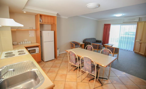 Esplanade Hotel Busselton - Newcastle Accommodation 14