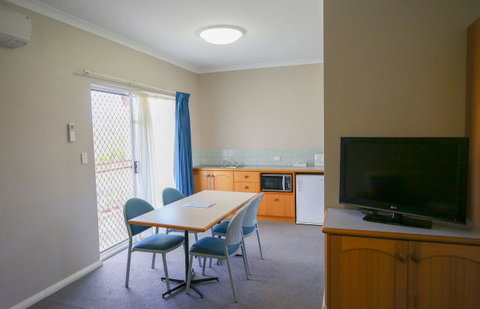 Esplanade Hotel Busselton - Newcastle Accommodation 20