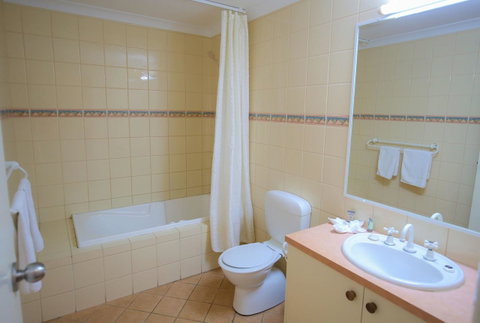 Esplanade Hotel Busselton - Newcastle Accommodation 36