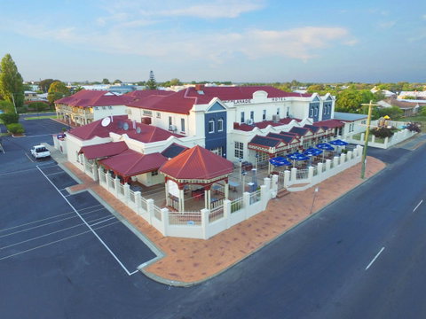 Esplanade Hotel Busselton - Newcastle Accommodation 13