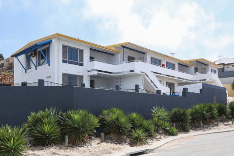 Scarborough Apartments - Newcastle Accommodation 0