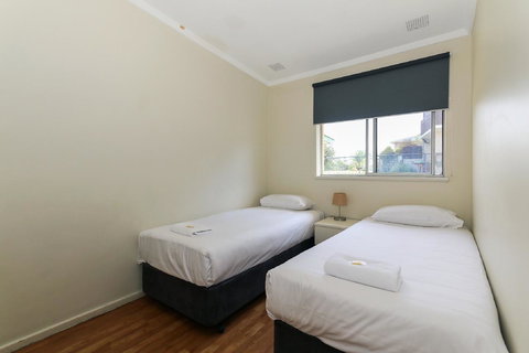 Scarborough Apartments - Newcastle Accommodation 4