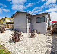 Bircoo Cottage Beach and Golf Getaway - Newcastle Accommodation
