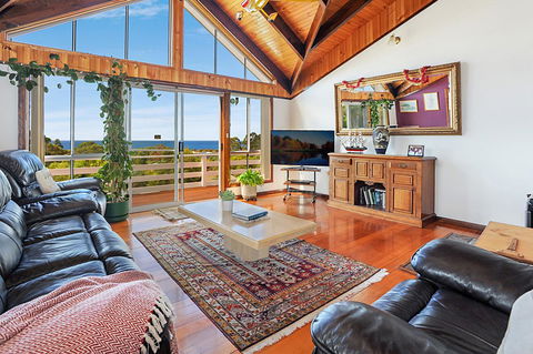 Harvey Farm Lodge - New Castle Tourism 3