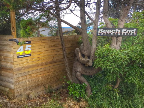 Beachend Bicheno - New Castle Tourism 1