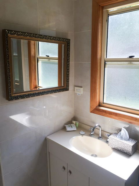 Stanley Hotel & Apartments - Newcastle Accommodation 24