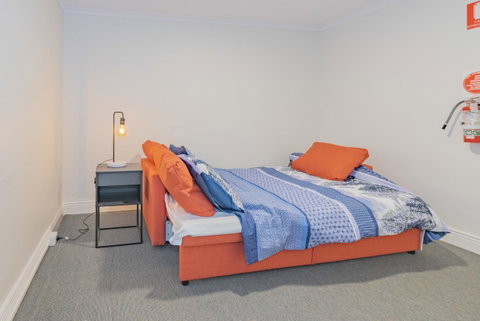 4 Bedroom House - Hobart CBD - Free Parking - Free WIFI - Newcastle Accommodation 18
