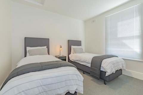 4 Bedroom House - Hobart CBD - Free Parking - Free WIFI - Newcastle Accommodation 23
