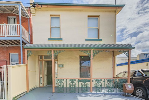 4 Bedroom House - Hobart CBD - Free Parking - Free WIFI - Newcastle Accommodation 14