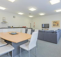 4 Bedroom House - Hobart CBD - Free Parking - Newcastle Accommodation