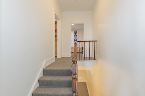 4 Bedroom House - Hobart CBD - Free Parking - Free WIFI - Newcastle Accommodation 19