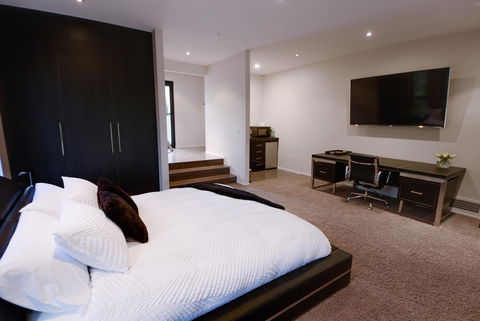 Amare Beachside Luxury - New Castle Tourism 11