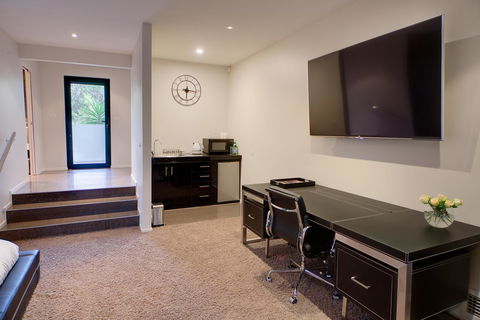 Amare Beachside Luxury - New Castle Tourism 16